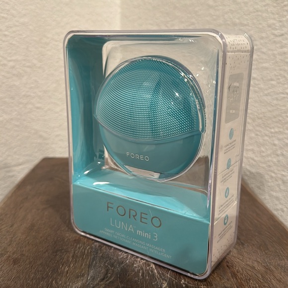 FOREO LUNA™ Mini 3 Smart facial Cleansing Massager Color Mint - Picture 4 of 8
